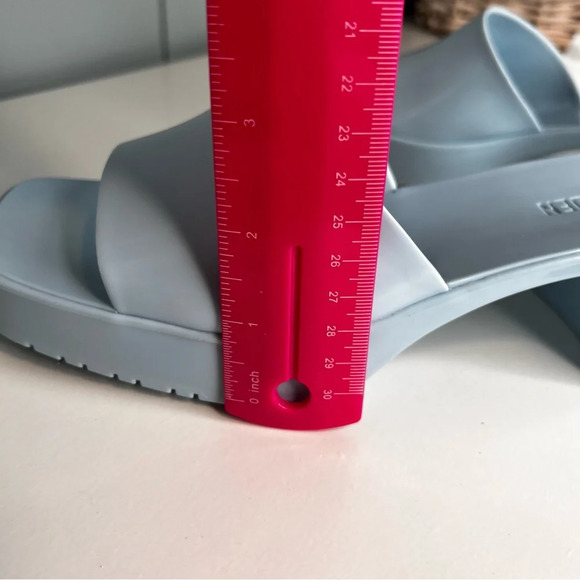 Steve Madden Harlin‎ Sandal. Size 9. - Picture 4 of 9